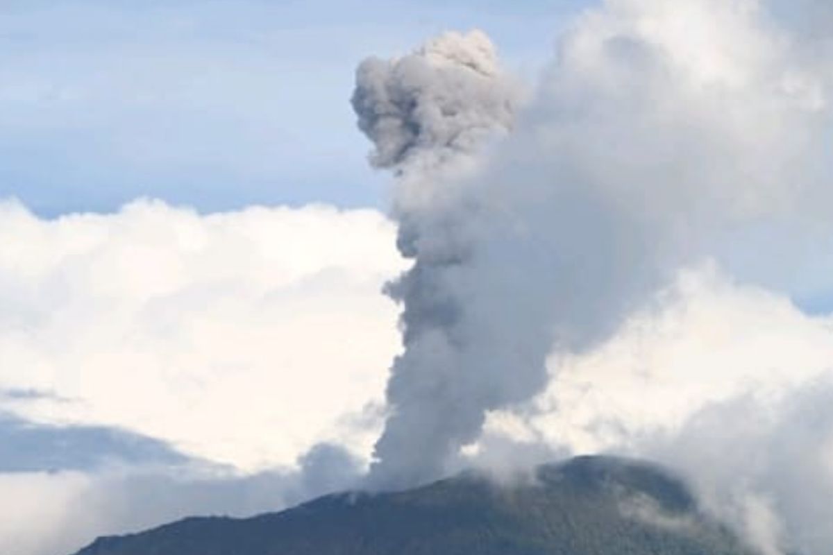 PGA sebut Gunung Ibu kembali erupsi luncurkan abu setinggi 1,2 km