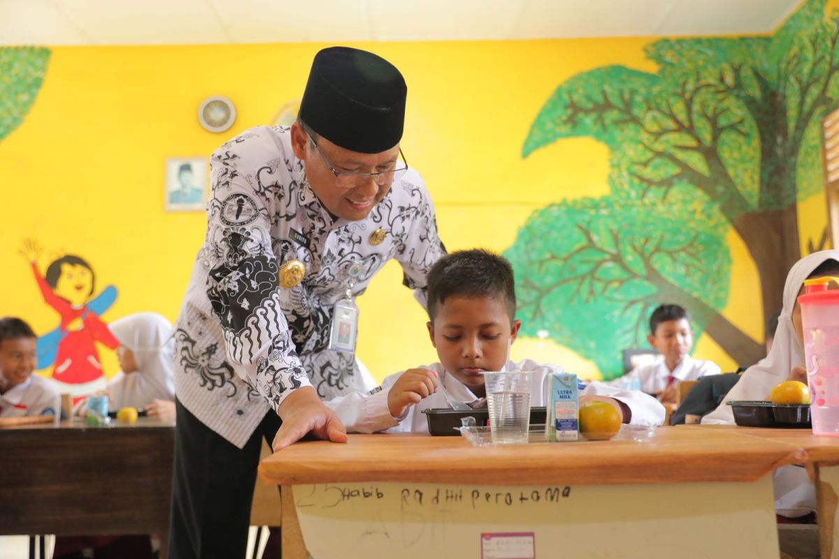 Pemprov Babel uji coba makan bergizi gratis di SDN 12 Penyamun