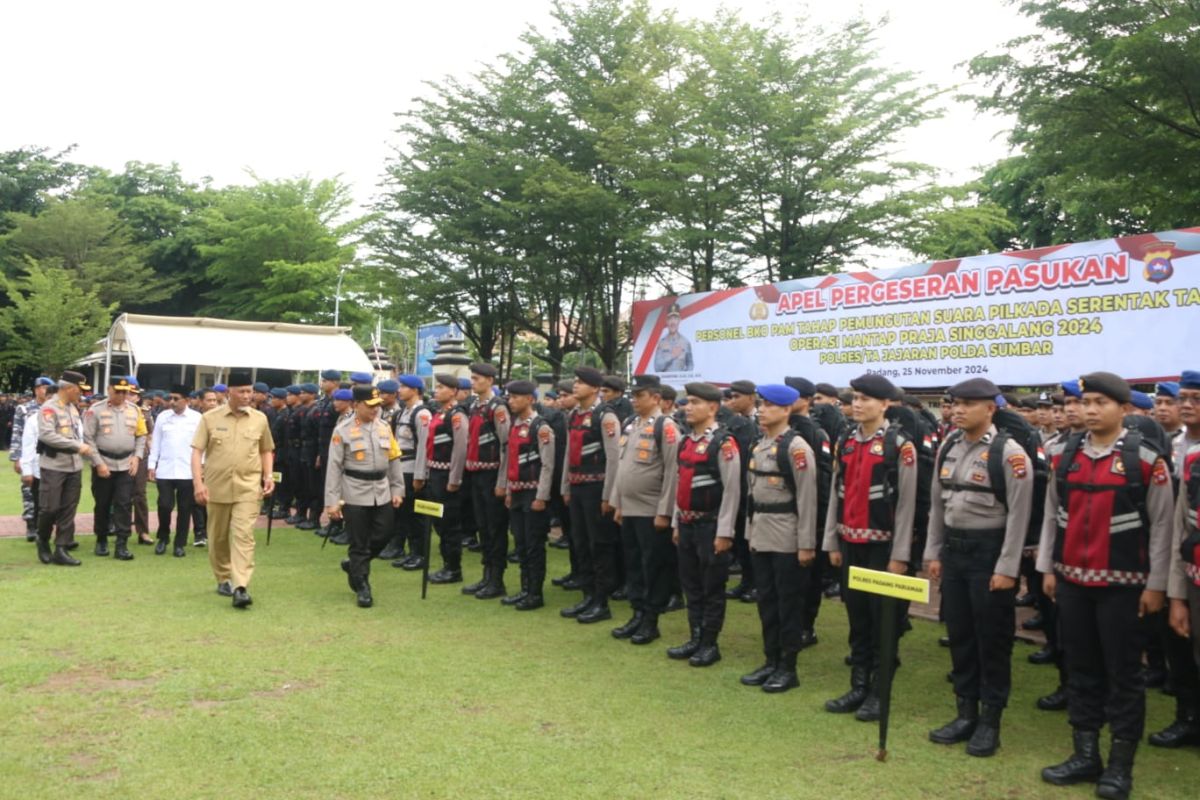 Kapolda Sumbar pimpin apel ribuan personel untuk kawal TPS Pilkada