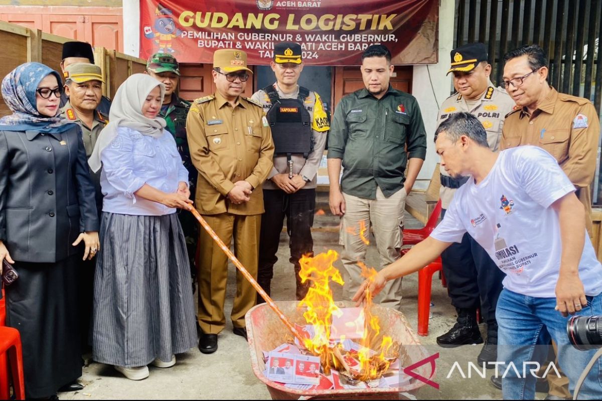 KIP Aceh Barat musnahkan puluhan surat suara rusak