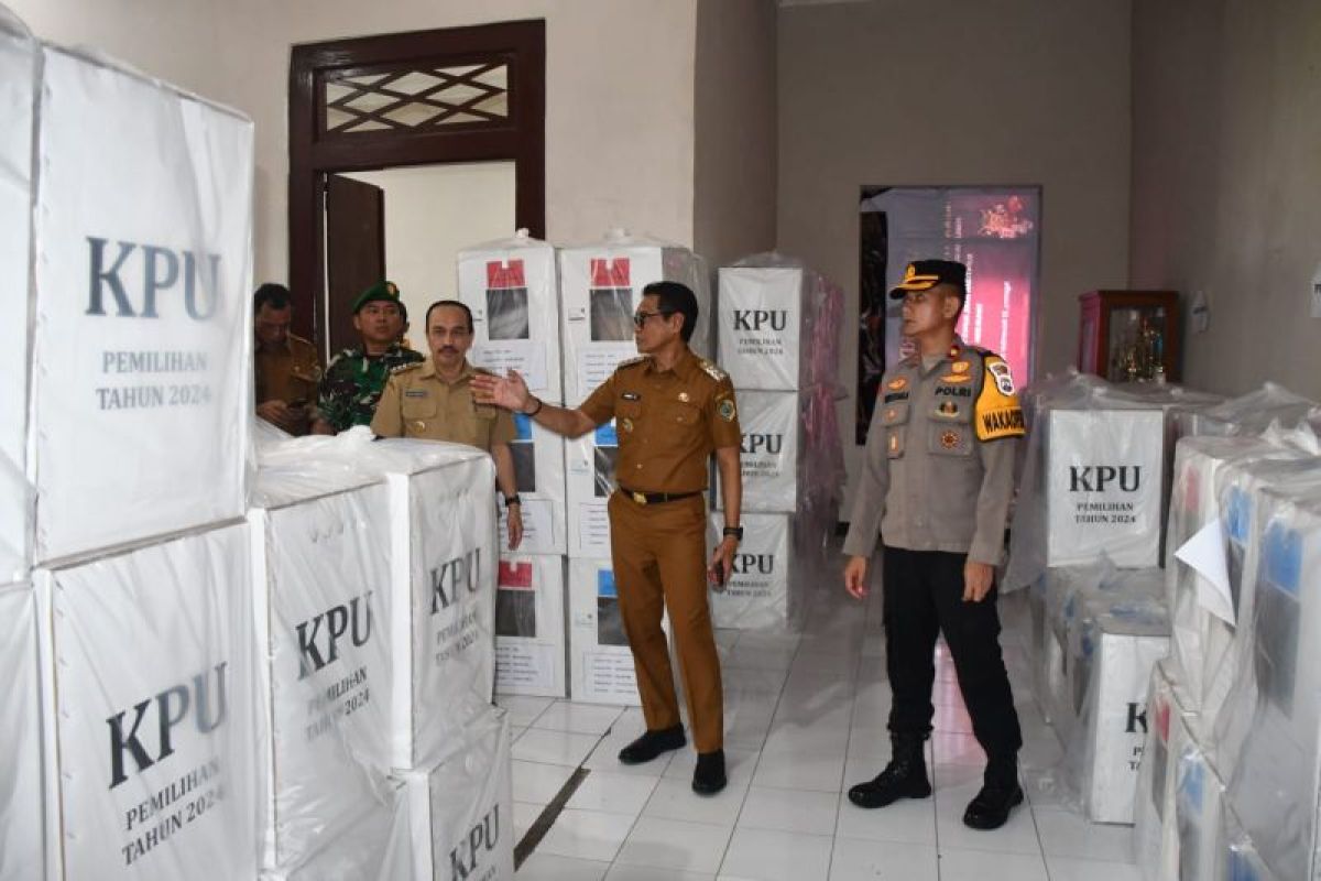 Pj Bupati Tulungagung pantau distribusi penyimpanan logistik pilkada