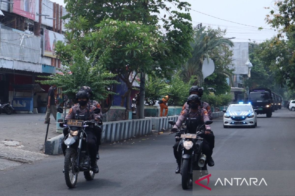 Petugas gabungan TNI/Polri Situbondo patroli pastikan Kamtibmas