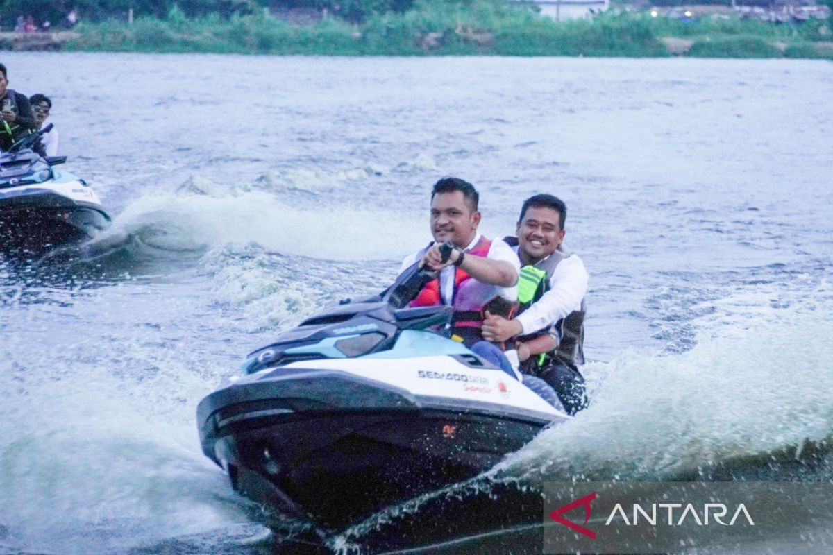 Resmikan taman kolam retensi, Bobby minta warga jaga taman