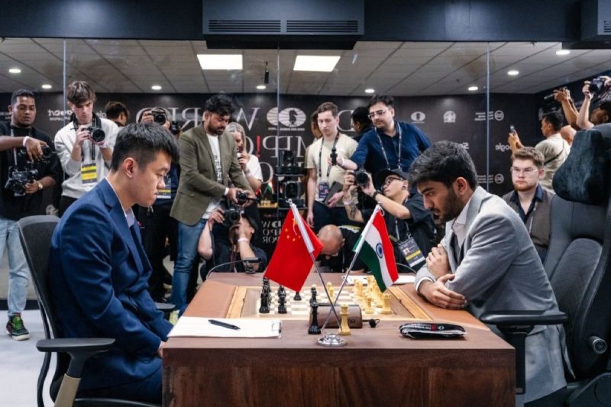 Ding bungkam Gukesh di pertandingan pertama FIDE World Championship