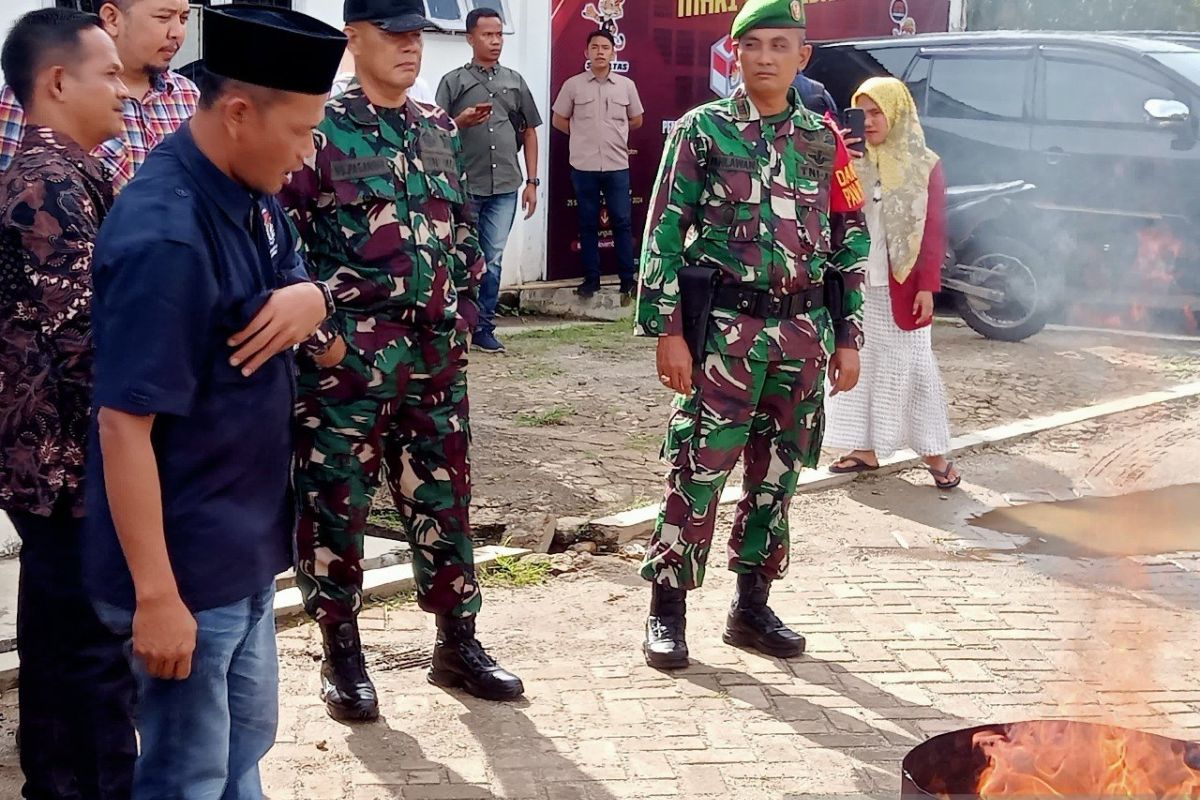 KPU Tapsel musnahkan ratusan surat suara rusak Pilkada serentak 2024