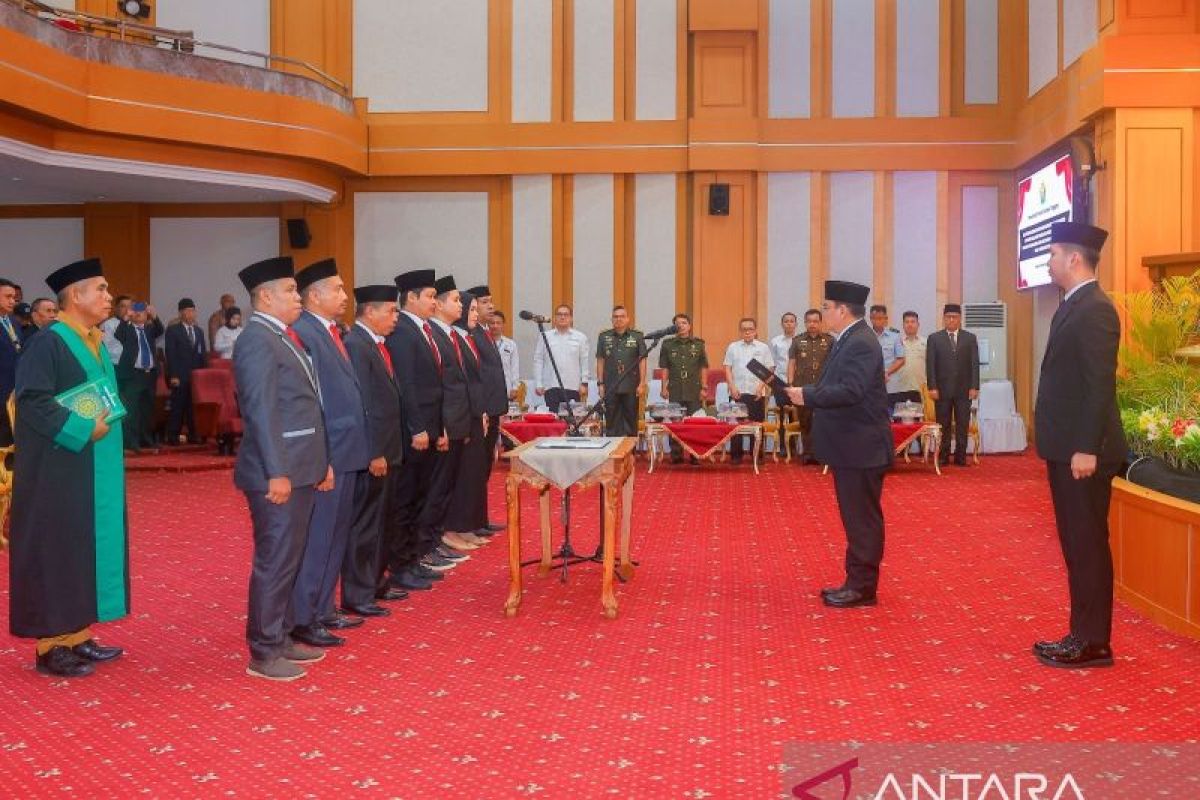 Pj Gubernur Sultra lantik pengurus KPID dan luncurkan proyek perubahan PKN II