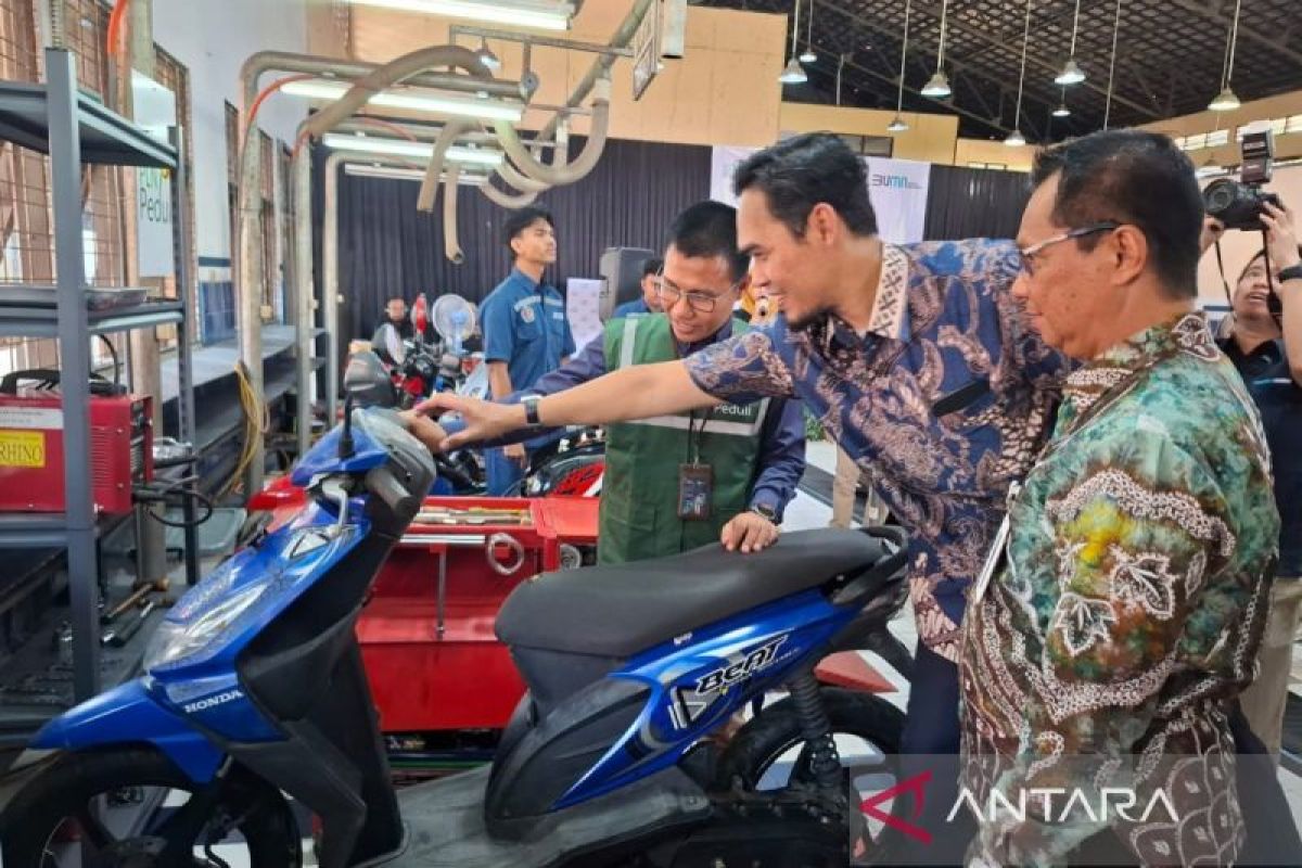 Poliban opens automotive conversion workshop, supported by PLN