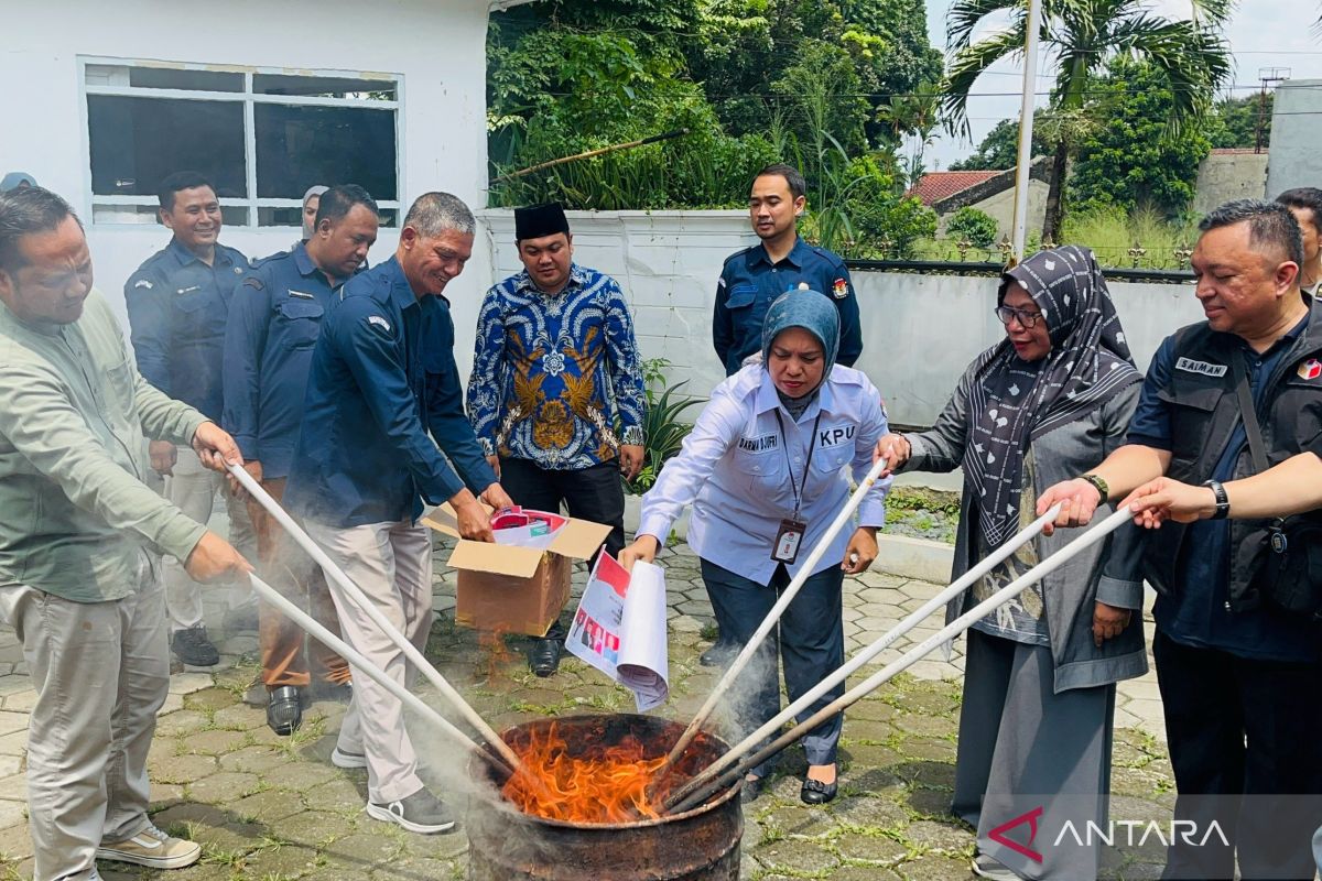 KPU Kota Bogor musnahkan 73 lembar surat suara rusak di Pilkada 2024