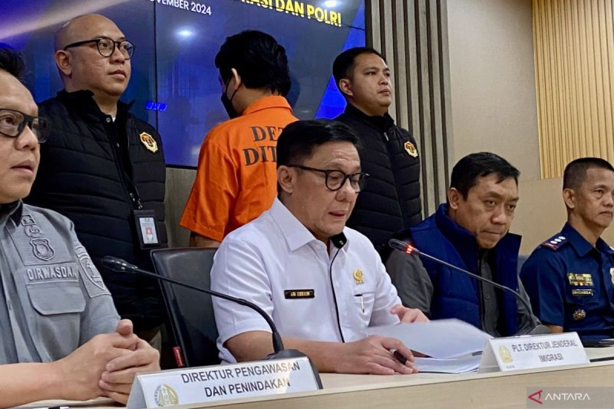 Imigrasi-Polri pulangkan warga negara Filipina buronan interpol