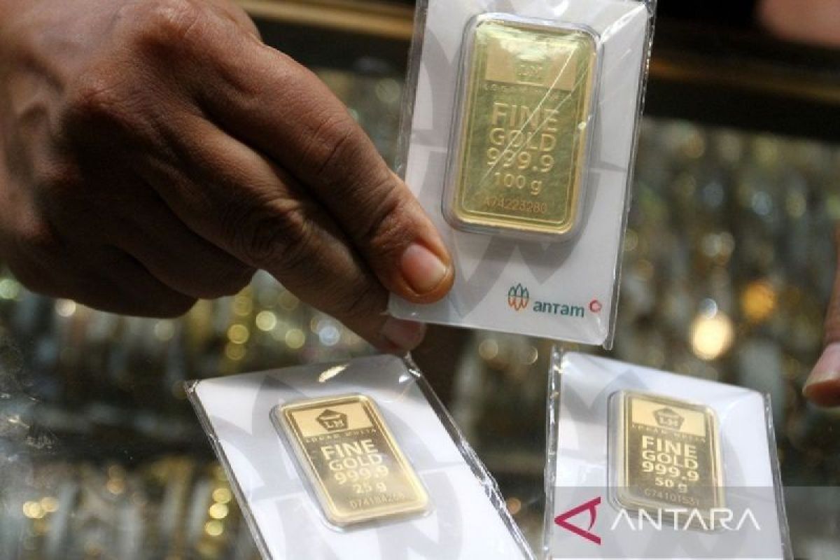 Harga emas batangan Antam Selasa merosot Rp40 ribu jadi Rp1,499 juta per gram