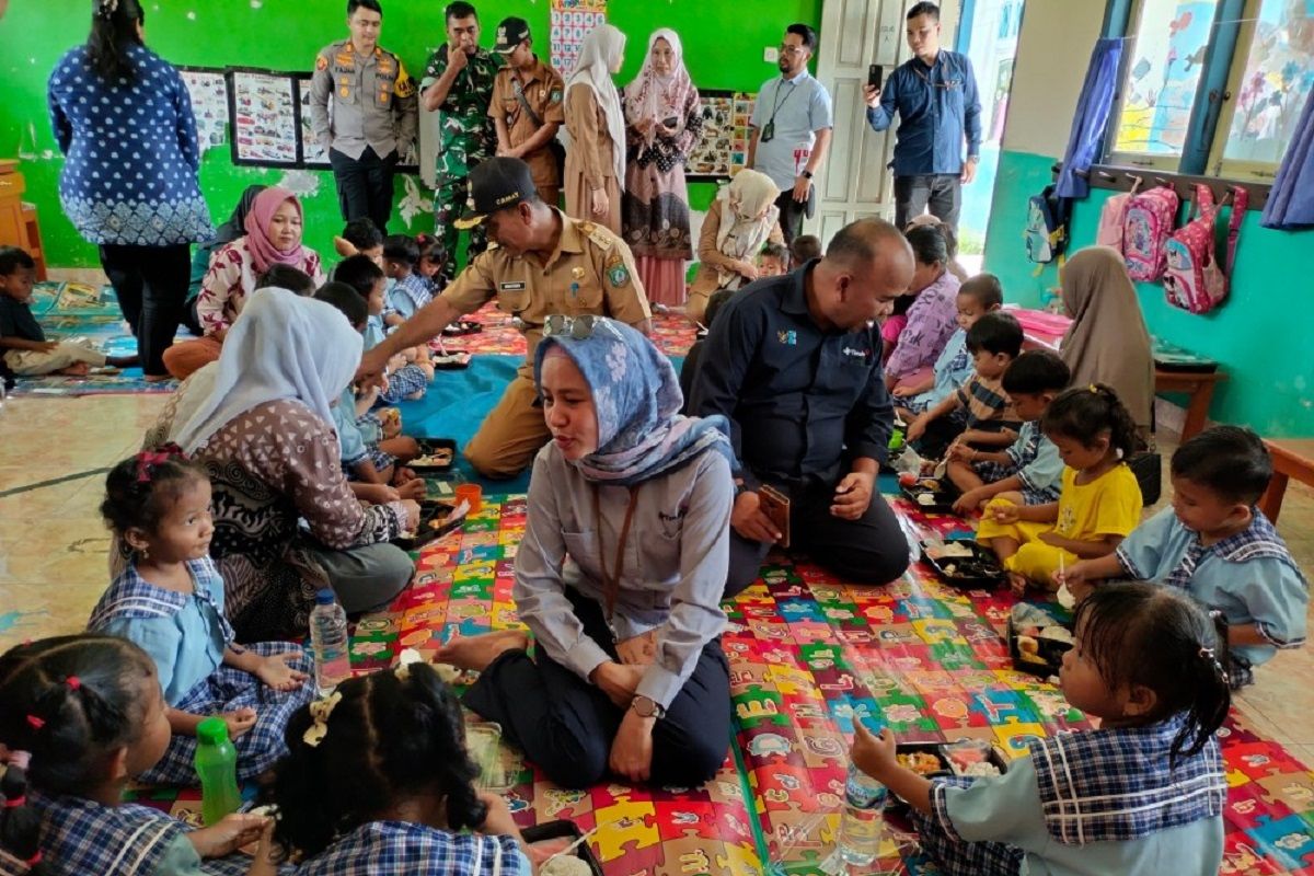 PT Timah uji coba makan bergizi gratis di tiga sekolah di Belitung Timur