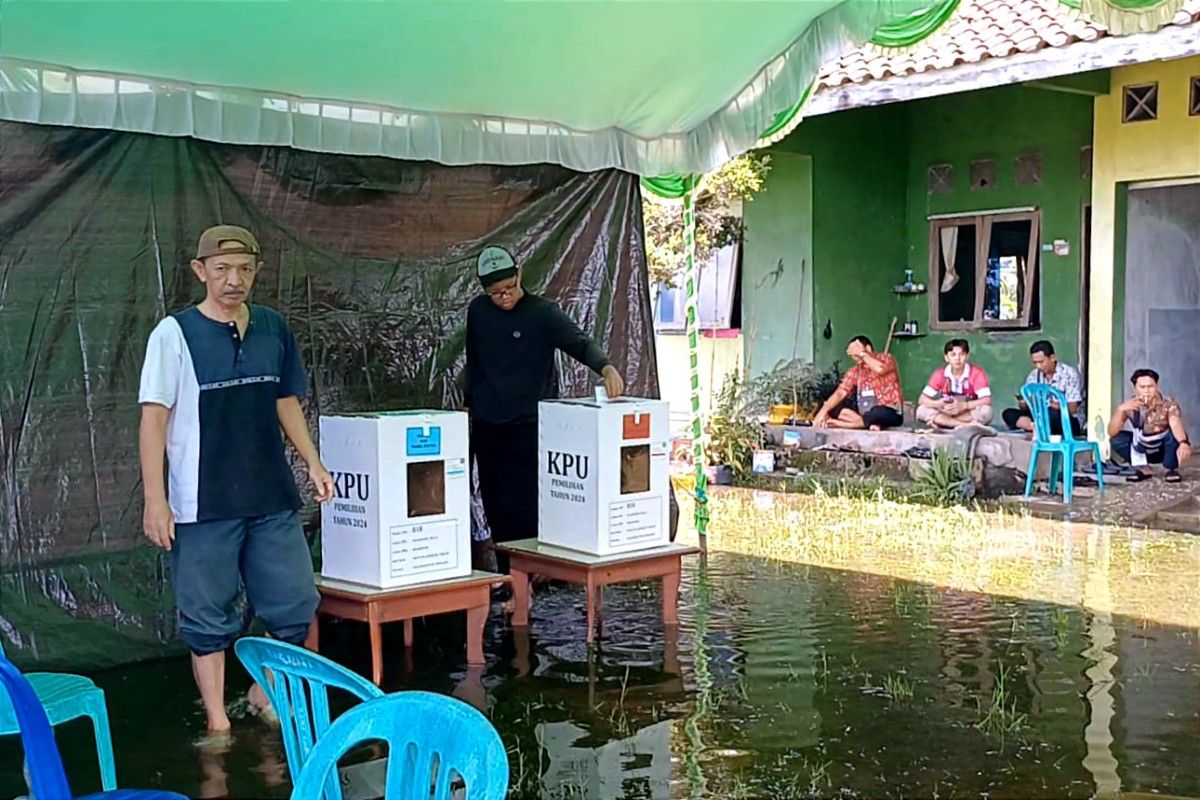 Pemungutan suara di Kotim berjalan lancar meski TPS kebanjiran