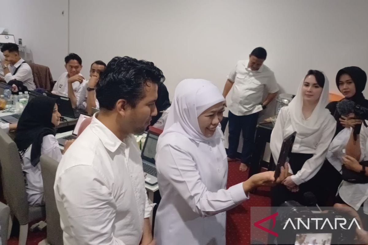 Jokowi ucapkan selamat ke Khofifah atas keunggulan versi hitung cepat