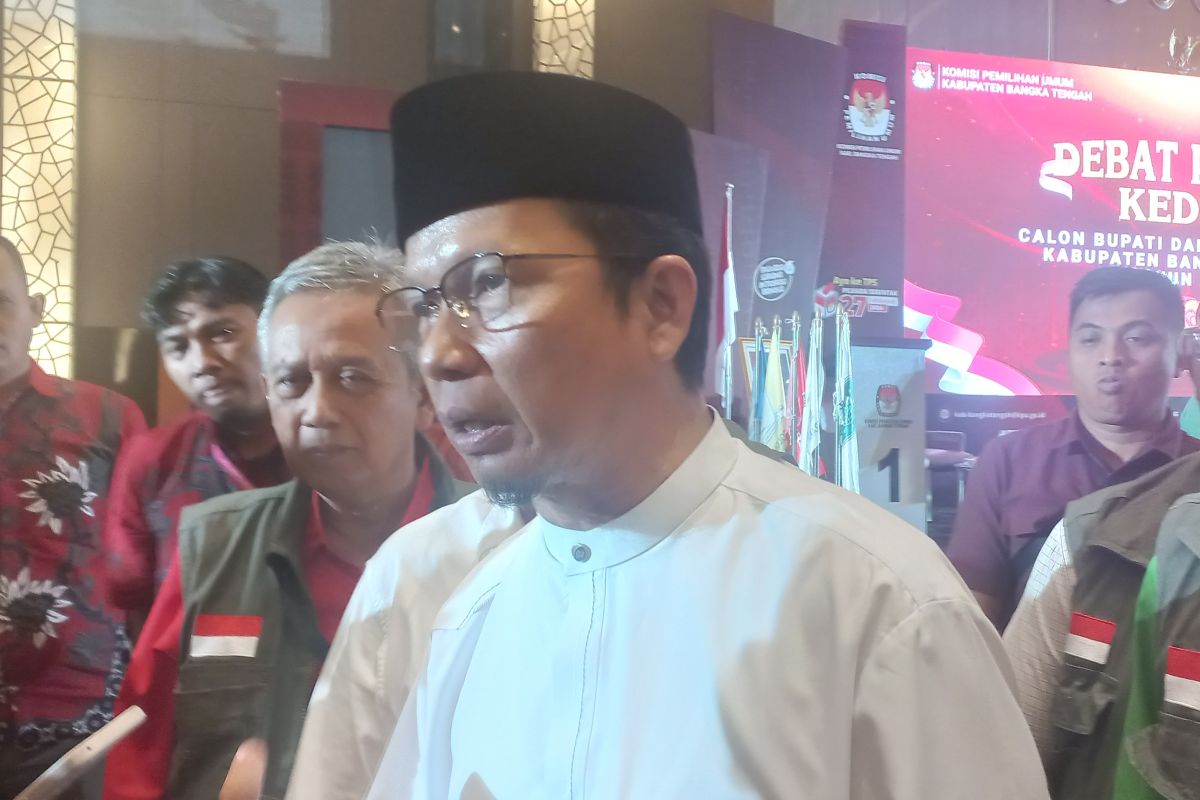 Bangka Tengah serahkan bantuan sarana-prasarana kepada nelayan