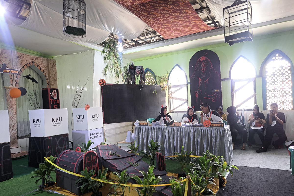 Halloween-Themed Polling Station in Bogor Boosts Voter Participation