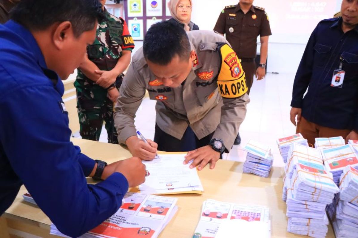 Ribuan surat surat rusak dan berlebih di Rohil dimusnahkan