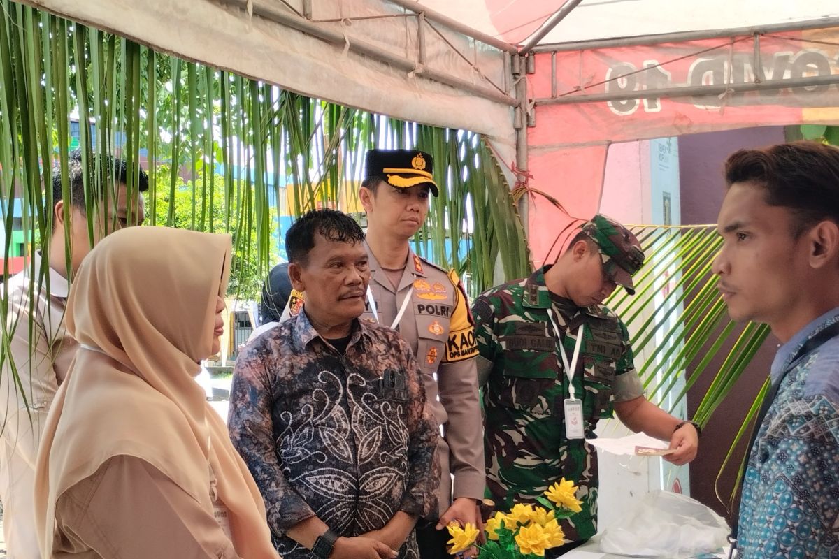 Pj Bupati Tabalong pantau pencoblosan  di empat TPS