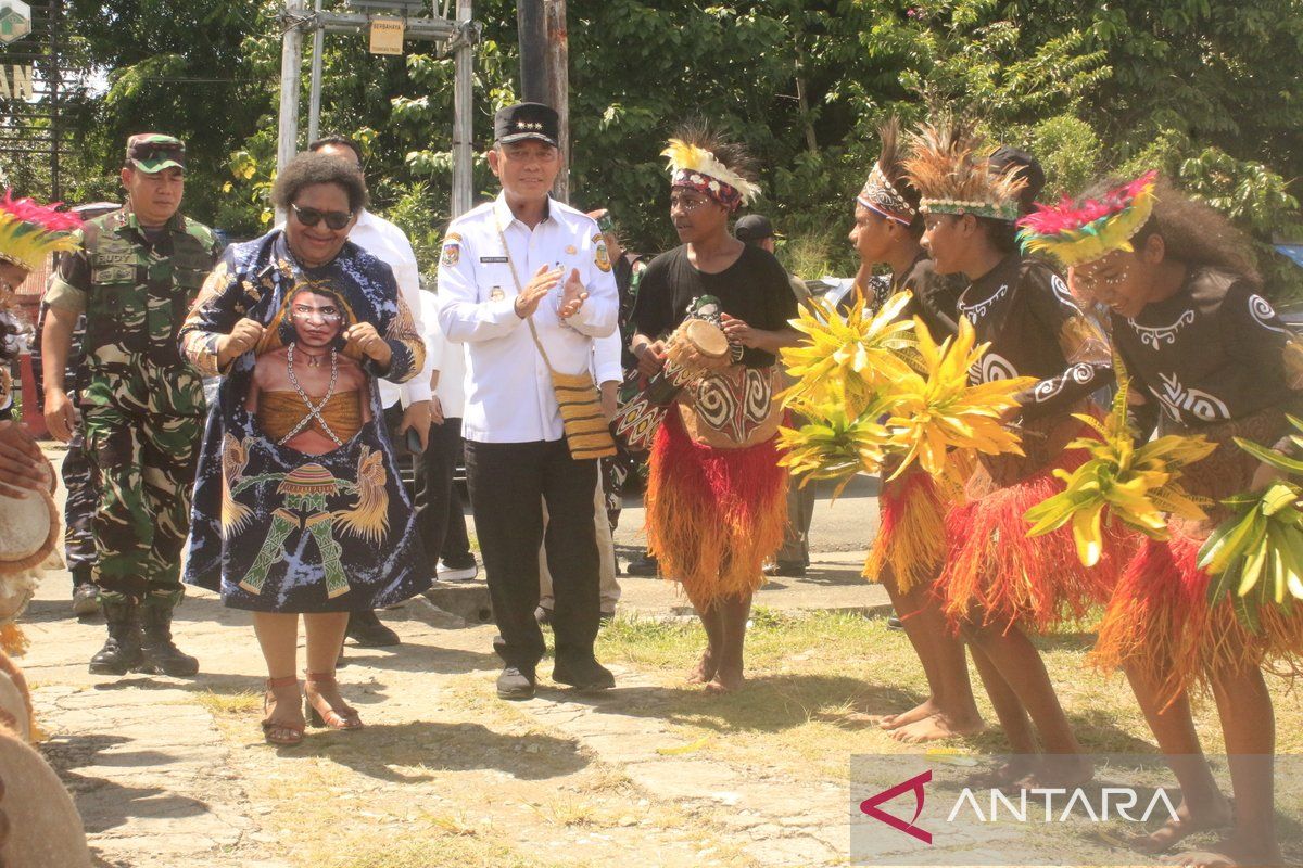 Wamendagri sebut Jayapura sebagai barometer Pilkada damai di Papua