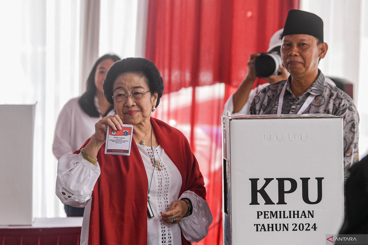 Megawati ajak masyarakat lawan intimidasi aparatur negara