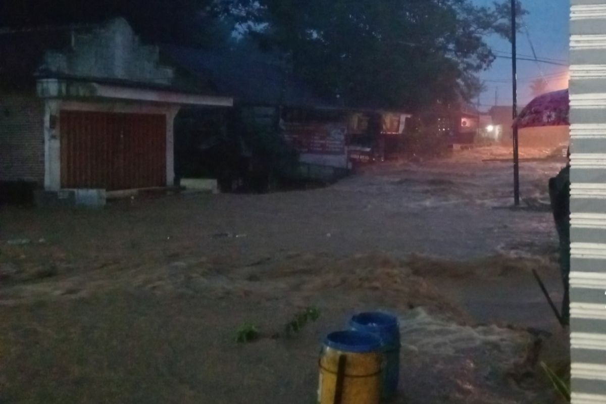 Hujan deras sebabkan banjir di Kabupaten Malang