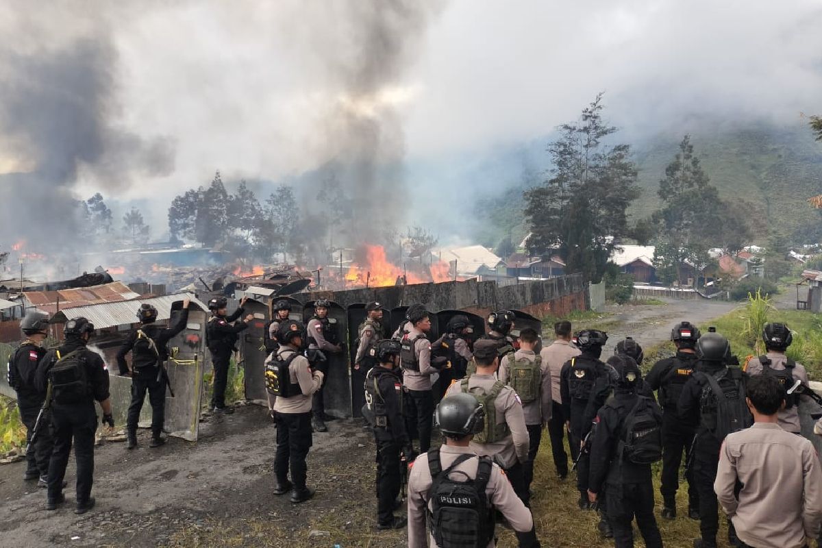 Kerusuhan antar pendukung di Pilkada Papua 2024, telan 10 korban dan 40 rumah dibakar