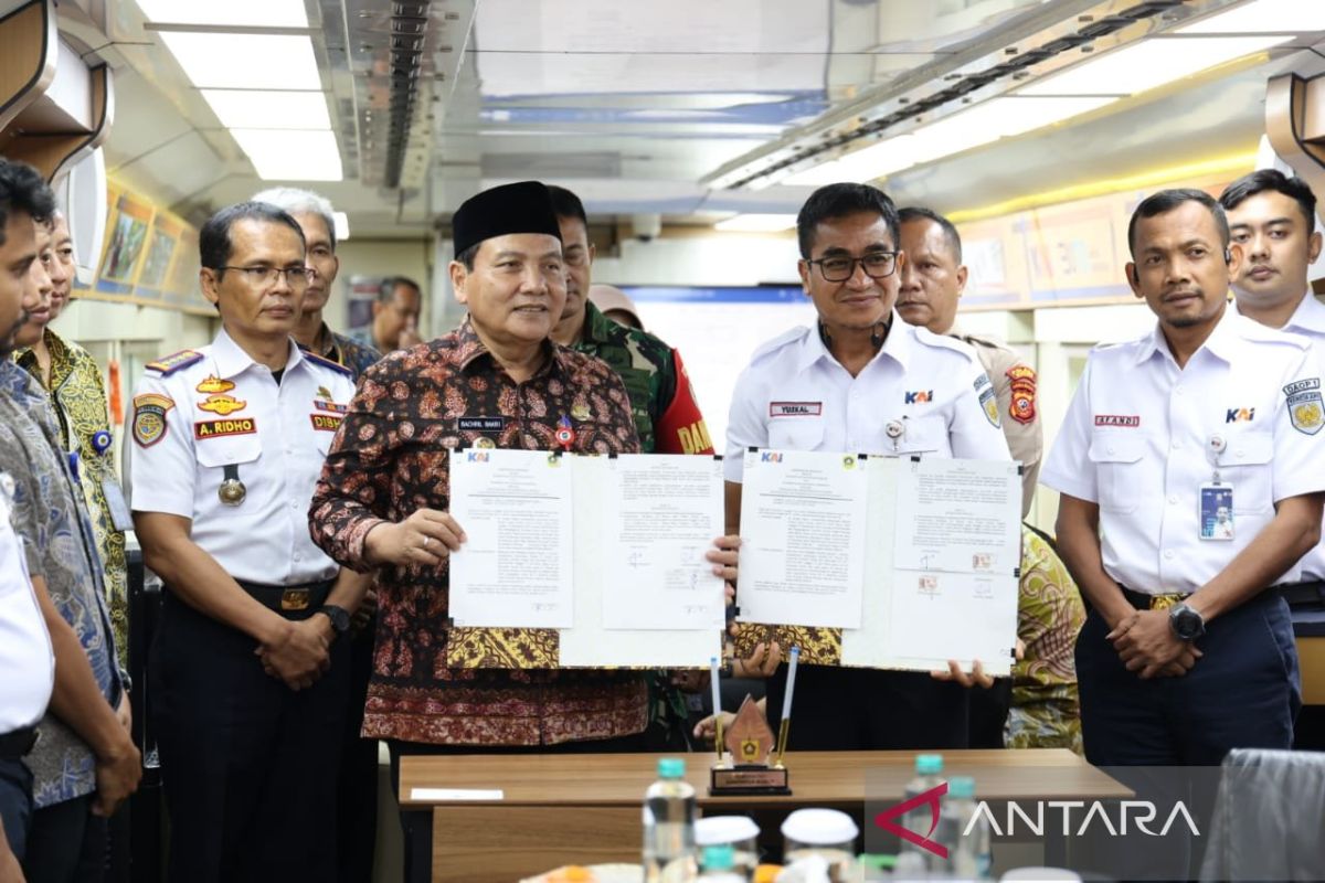 Pemkab Bogor dan KAI tanda tangani kerja sama tata kawasan jalur kereta