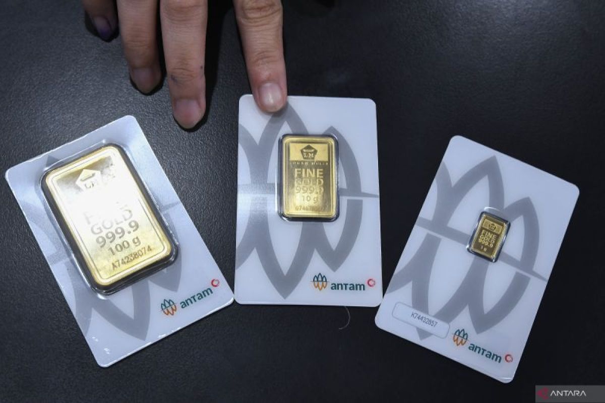 Harga emas Antam hari ini naik Rp5000 per gram