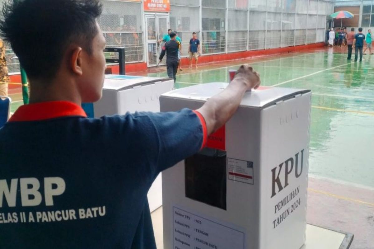 Diguyur hujan, warga binaan semangat gunakan haknya di Pilkada 2024