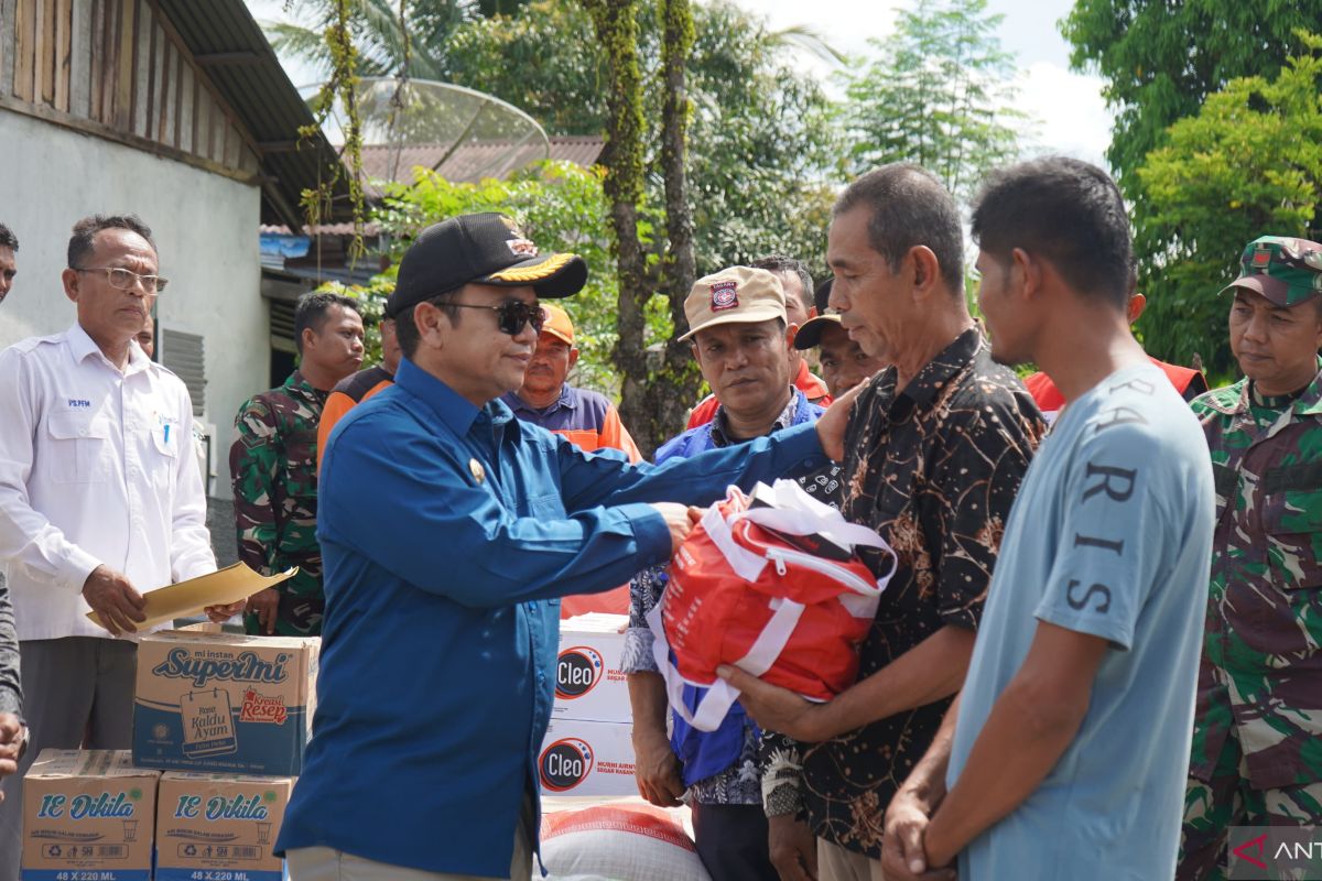 Pj Bupati Abdya salurkan bantuan bagi korban kebakaran