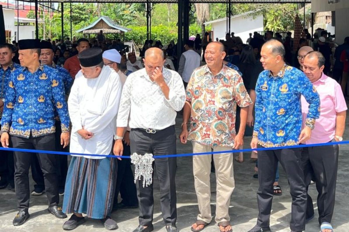 Pj Bupati Langkat sebut tiga orang sangat bahagia di Jumat Barokah ini