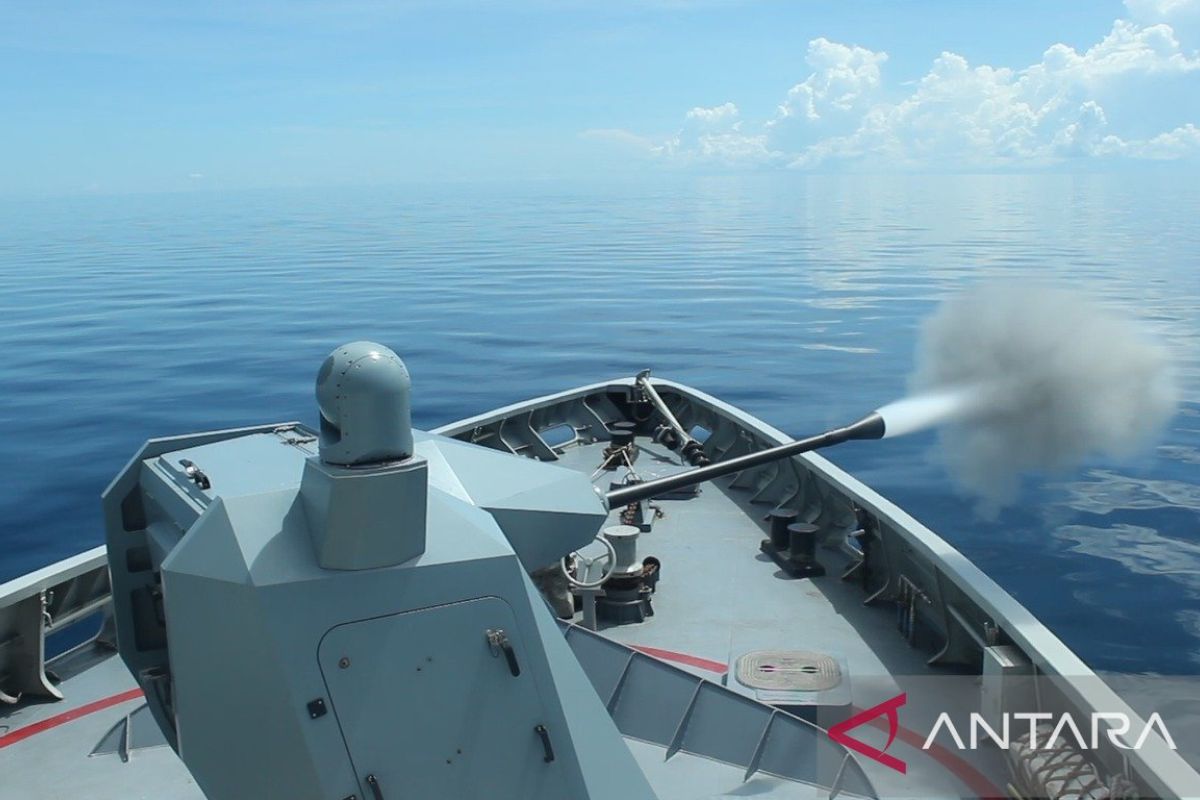 Empat KRI Koarmada III adu kemampuan dalam kompetisi tembak artileri