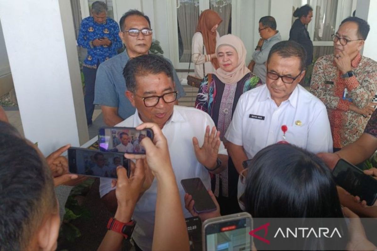 Gubernur Kaltim: Kenaikan upah guru  tunggu arahan pusat