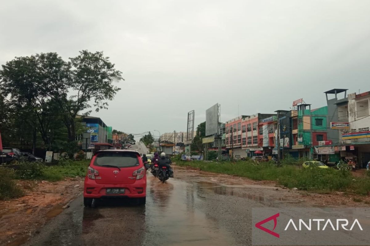 DBMSDA Kota Batam lakukan pemeliharaan jalan berlubang akibat hujan