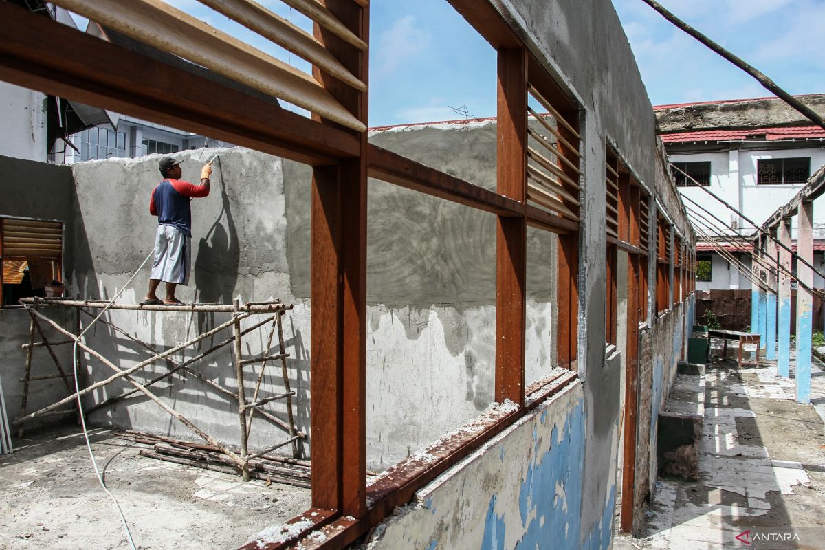 Indonesia allocates $37 bln to revamp 500 schools in NTT