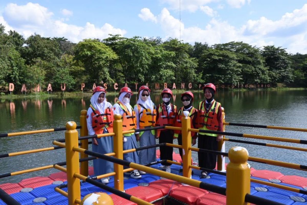 Siswa SMA Negeri 2 Juai belajar soal dunia pertambangan