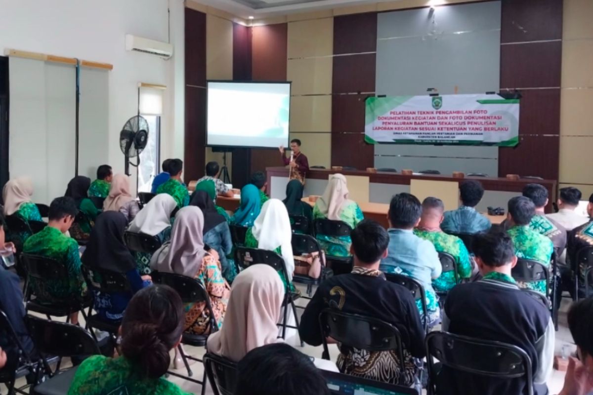 Karyawan DKP3 Balangan ikuti pelatihan pengambilan foto dan laporan kegiatan