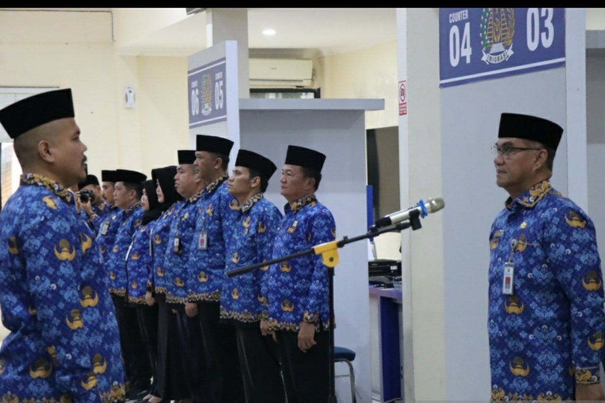 ASN Kemenkumham Sumsel berbagi makanan gratis saat HUT Korpri