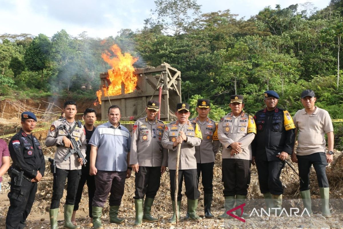 Kapolda pimpin operasi pemberantasan tambang ilegal Solok Selatan