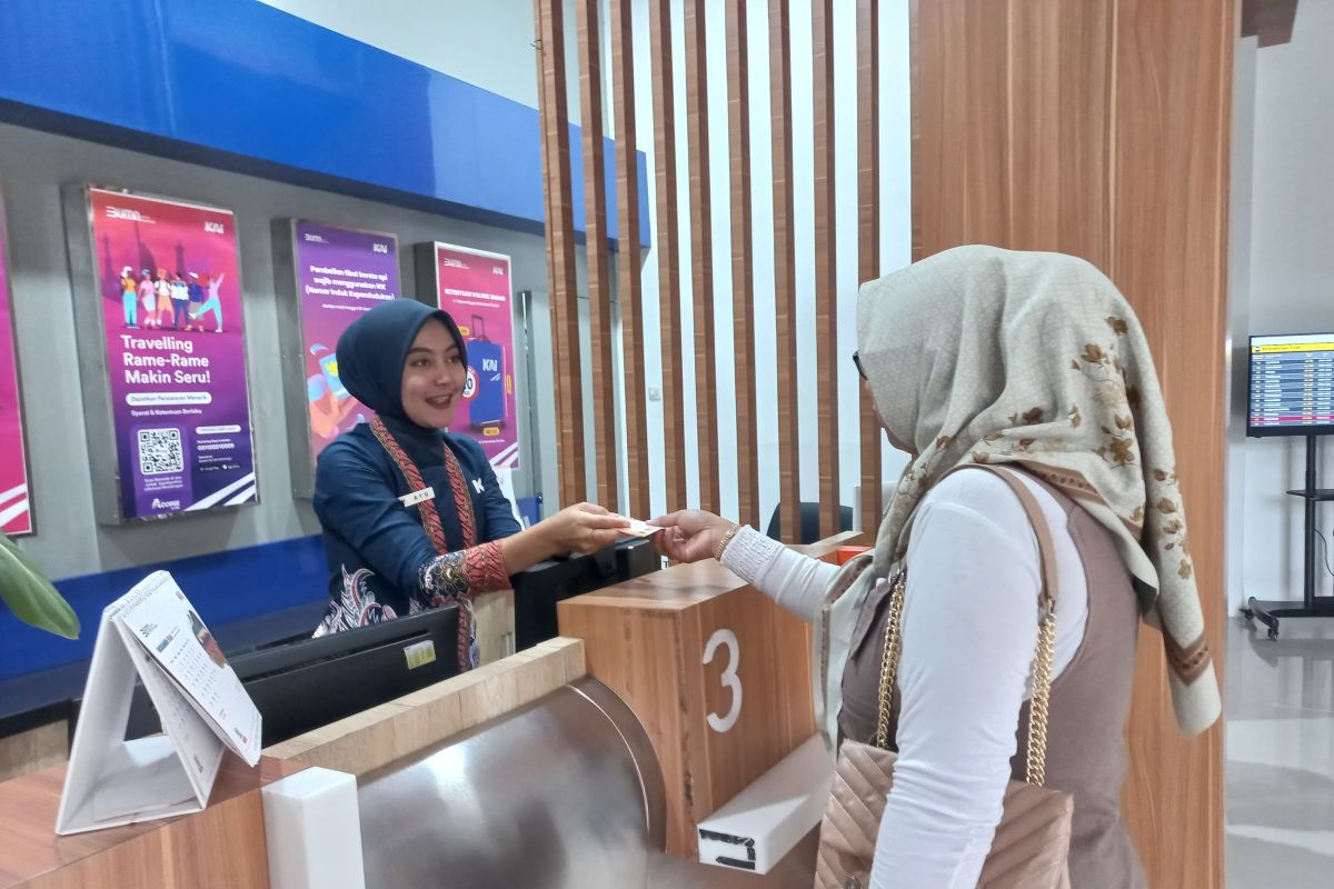 Sebanyak 32.692 tiket KA libur Natal dan Tahun Baru terjual di Daop 9