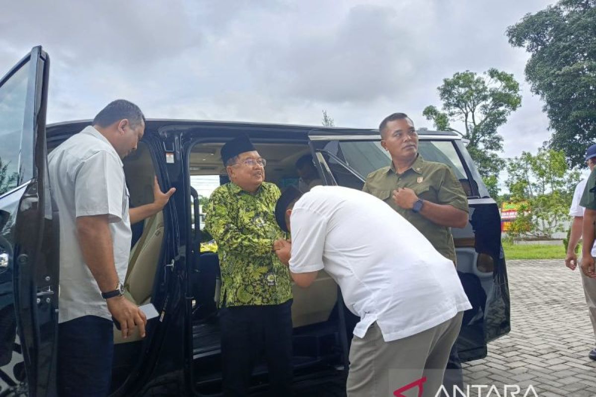 Jusuf Kalla berkunjung ke rumah calon gubernur Babel Hidayat Arsani