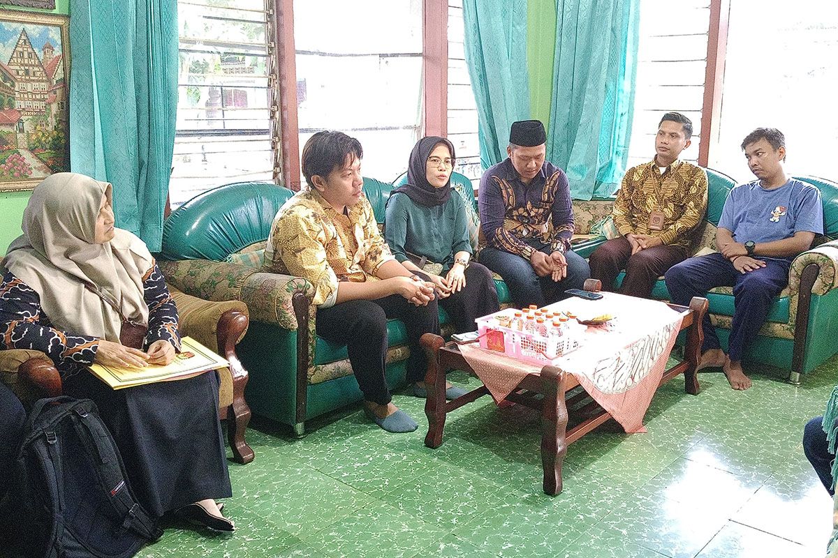 KPU Banyumas salurkan santunan kepada keluarga dari petugas adhoc yang meninggal dunia