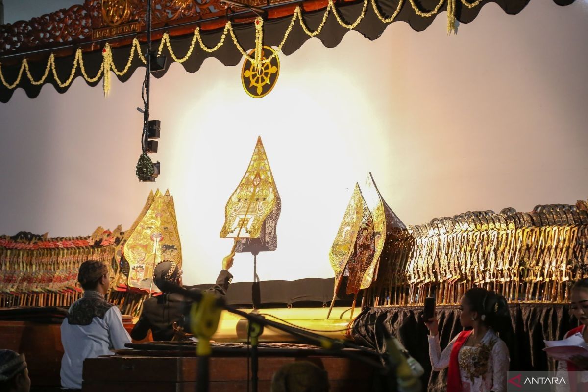 Bogasari gelar pertunjukan wayang kulit semalam suntuk peringati HUT ke-53