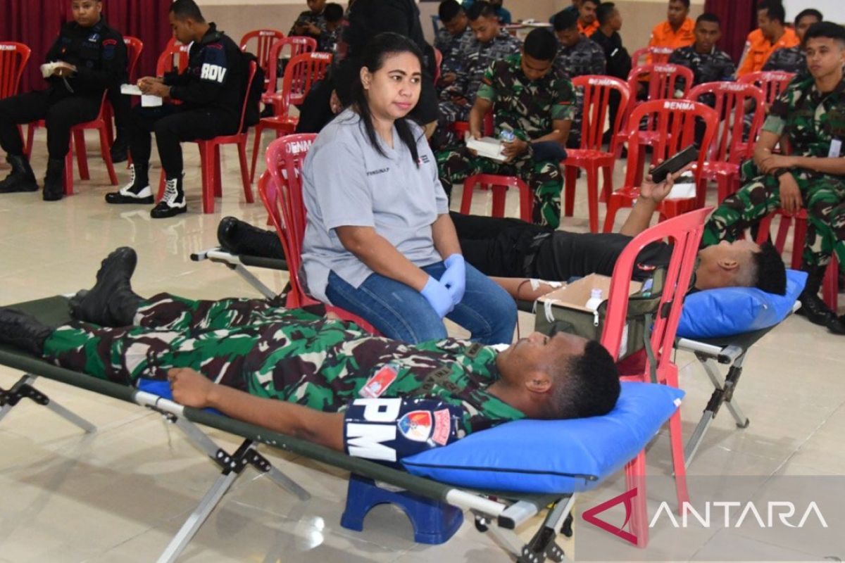 Lantamal IX Ambon gelar aksi donor darah peringati HUT Armada RI 2024