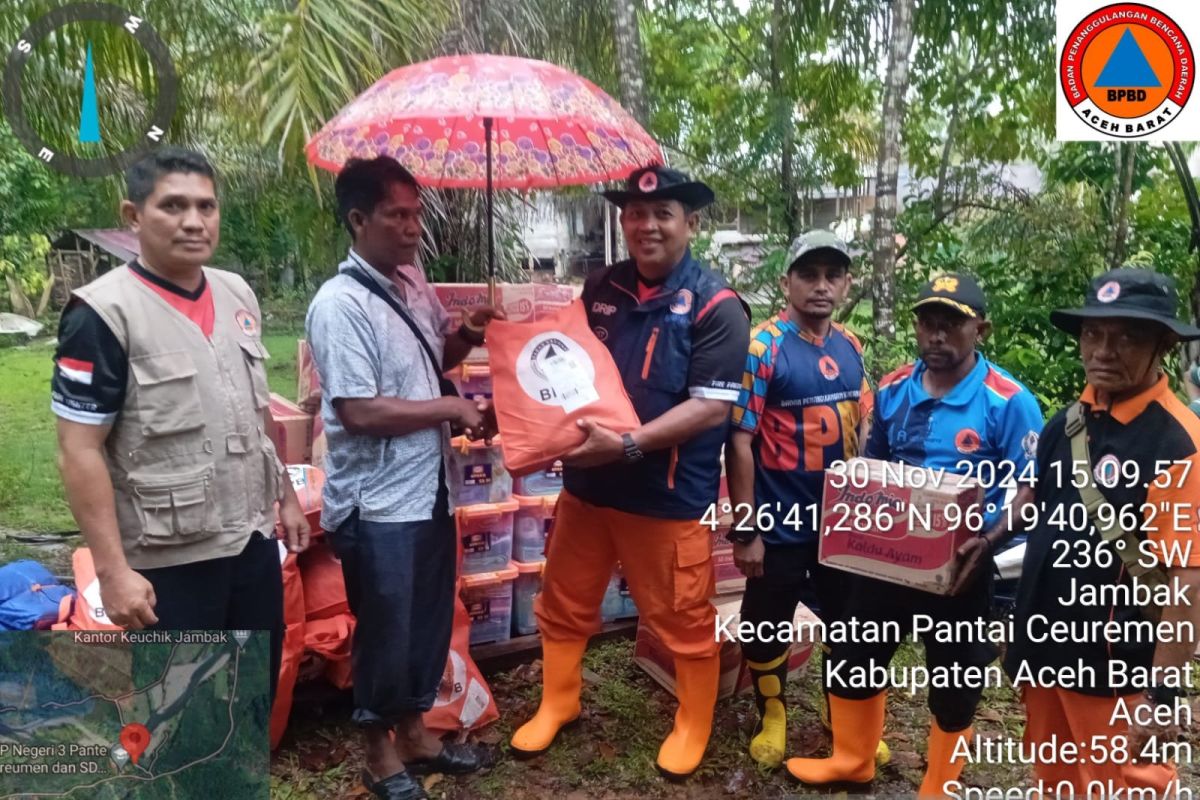 Pemkab Aceh Barat salurkan puluhan paket bantuan korban banjir