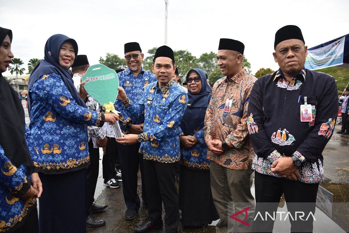 BRK Syariah serahkan dua unit ambulans untuk Puskesmas Tembilahan Kota dan Benteng