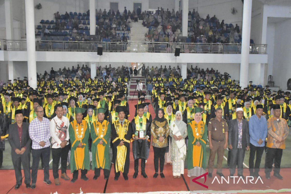 Hadiri wisuda di STAIN Madina, Wabup Atika pesankan hal ini