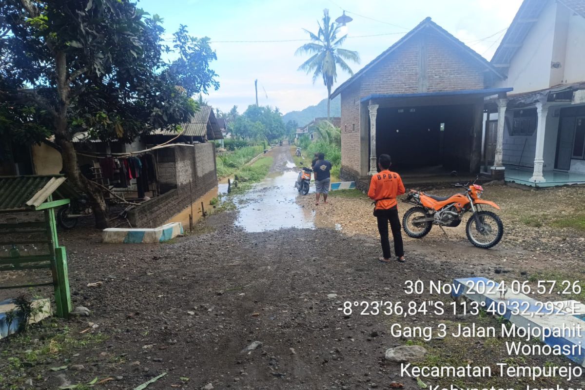 Banjir melanda tiga desa di Jember mulai surut