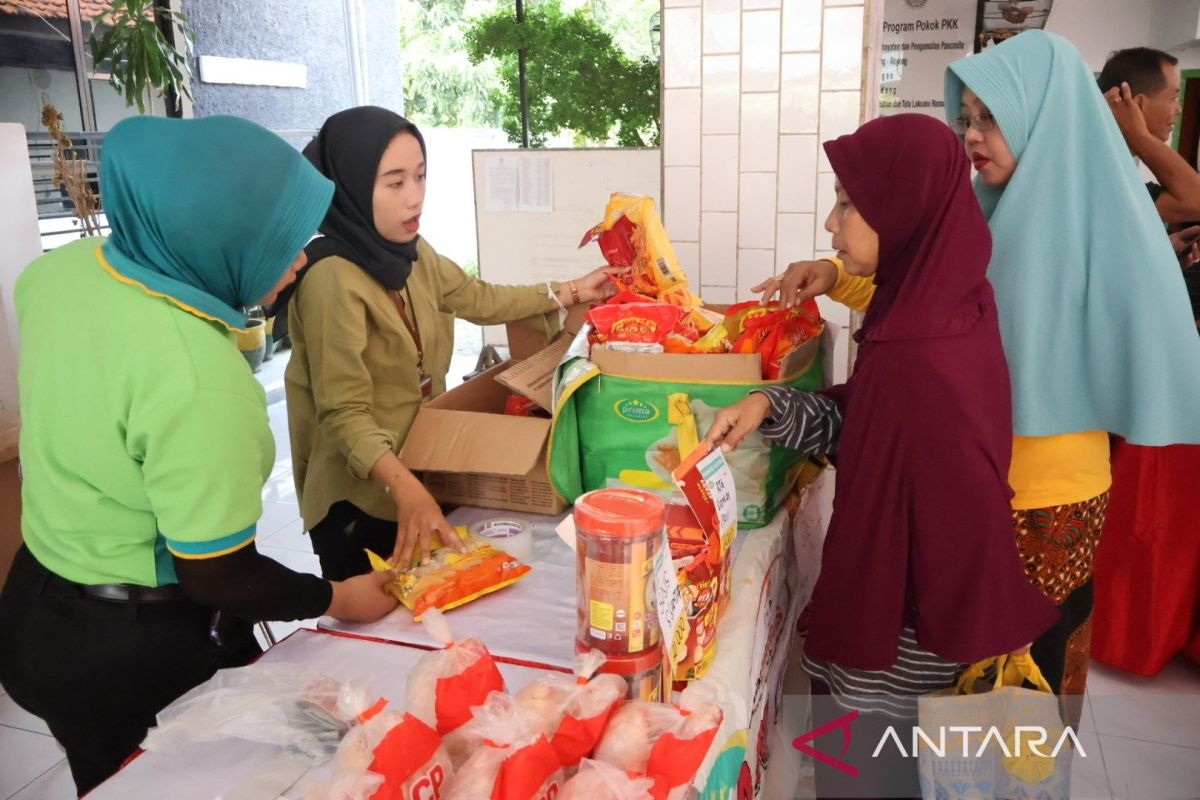 Pemkot Surabaya pastikan bahan pangan aman jelang Natal dan tahun baru