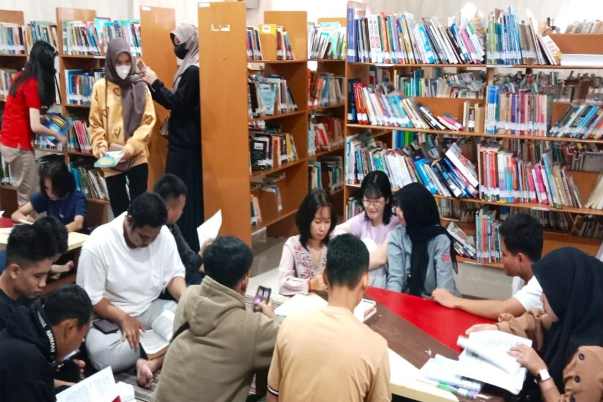 Perpustakaan Disarpustaka Kapuas semakin diminati peserta didik