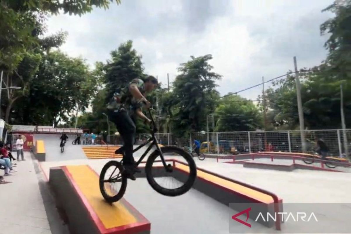 Riders BMX unjuk aksi di Festival Olahraga Daerah Jatim